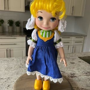 EUC Retired Disney It’s a Small World Holland Singing 15” Doll English & Danish